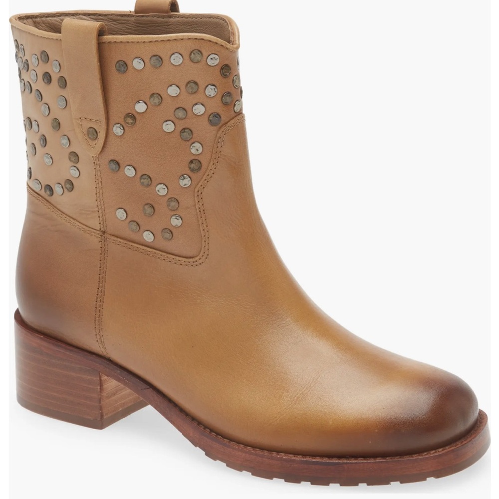 Free People Tan Leather Star Studded Harmony Western Boots NWOT 8 *Scuff on Toe*